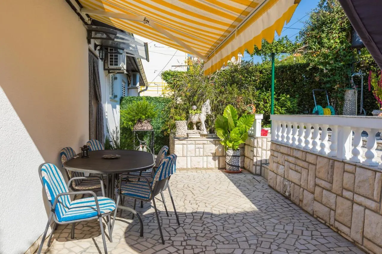 Apartment In Dramalj 41382